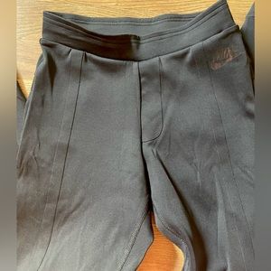 New Stylish Nike Women’s Black Leggings with Pocket Detail